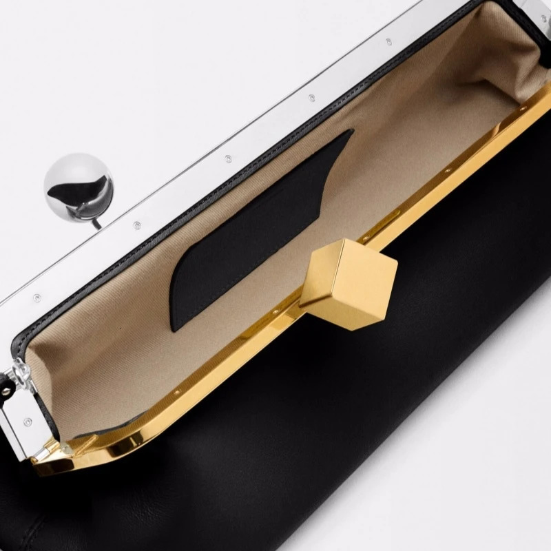 Long Clutch Bag with Removable Shoulder Strap Womens Fashionable Baguette Clip Handbag Purses for Ladies 251014