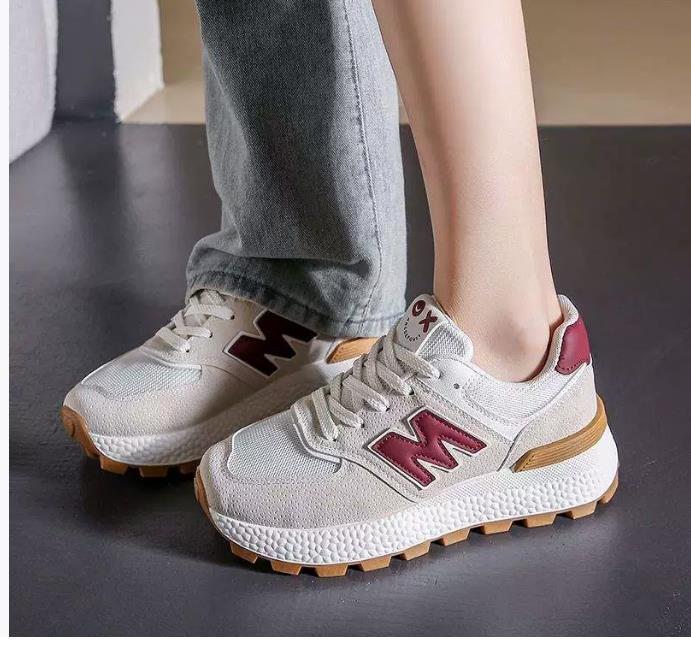 Designers The King Of Slow Running Shoes Leather Laceup Mens Shoe Travel White Grey Fashion Lady Flat Trainers Letters Man Woman Platform Gym Sneakers