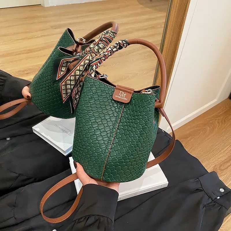 New wens bag 2025 fiable classic bucket shoder bag wear with simple design and large capacity crossbody bag D251014