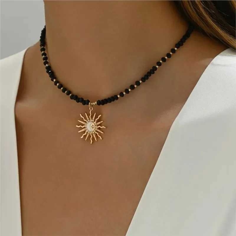 Retro GoldenToned Sun Pendant Necklace for Women Elegant Turquoise Beads Chain Choker Neck Statement Party Vintage Jewelry GiftT251014