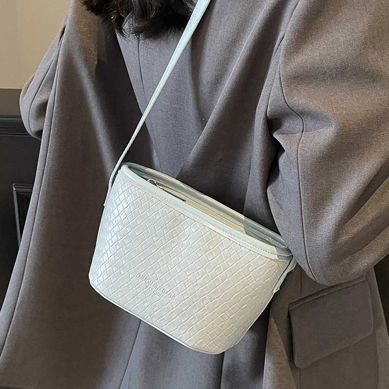 New Product Simple Design Woven Pattern Fiable Bucket Bag Highend Texture Cmuting Versatile Messenger Wens Bag D251014