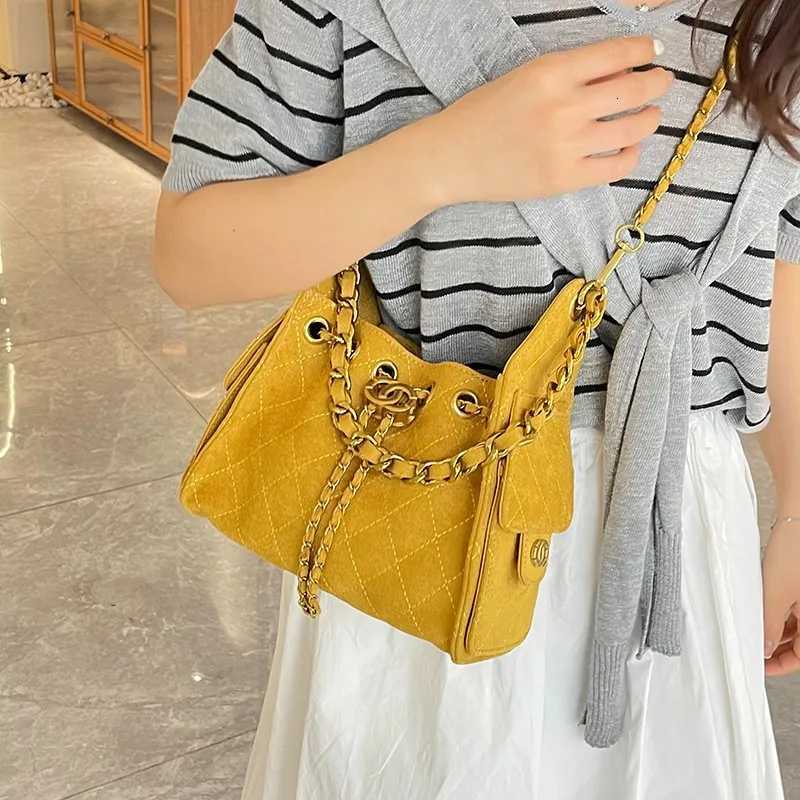Trendy 2025 Womens Bag Vintage Deer Skin Leather Tote Convertible CrossbodyShoulderHandheld Spacious Bucket Design W251014