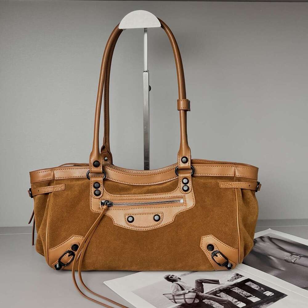 Luxury bag B Matte Suede Rivet Bag Women s Niche Design Spice Girl Motorcycle Underarm One Shoulder Handbag Fashion Vagabond