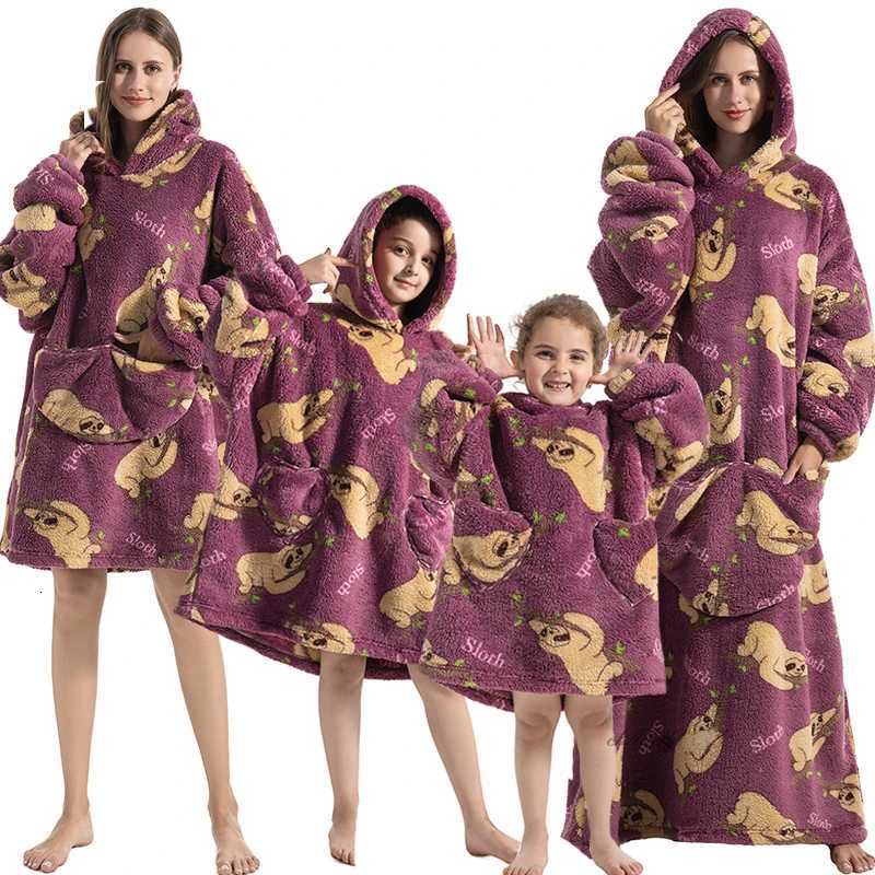 Winter Family Clothes Flannel Blanket Hoodies Kids Women Loose Oversize Unicorn Hoodie Sherpa Fleece Blanket with Sleeves Mom Me Y251013