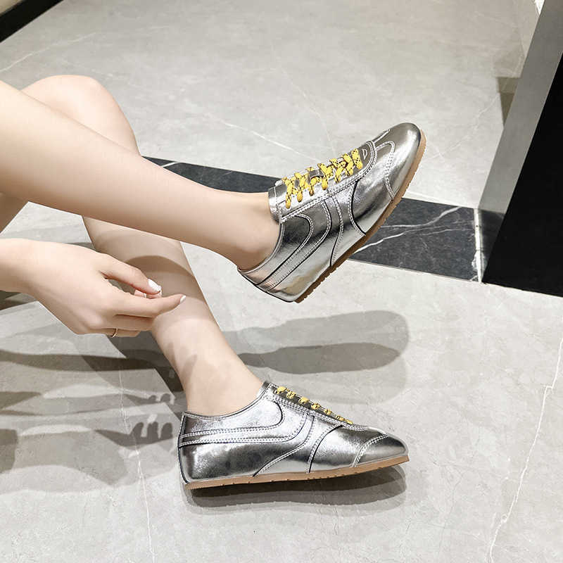 German Training Shoes Women 2025 New Genuine Leather Women Sneakers Flat Lace-up Retro Large Size Forrest Gump Shoes Women M250818