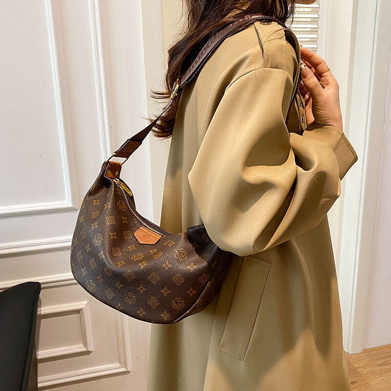 Color-Block Dumpling for Women 2025 New Fashion Large Capacity Crescent Casual Shoulder Crossbody Bag