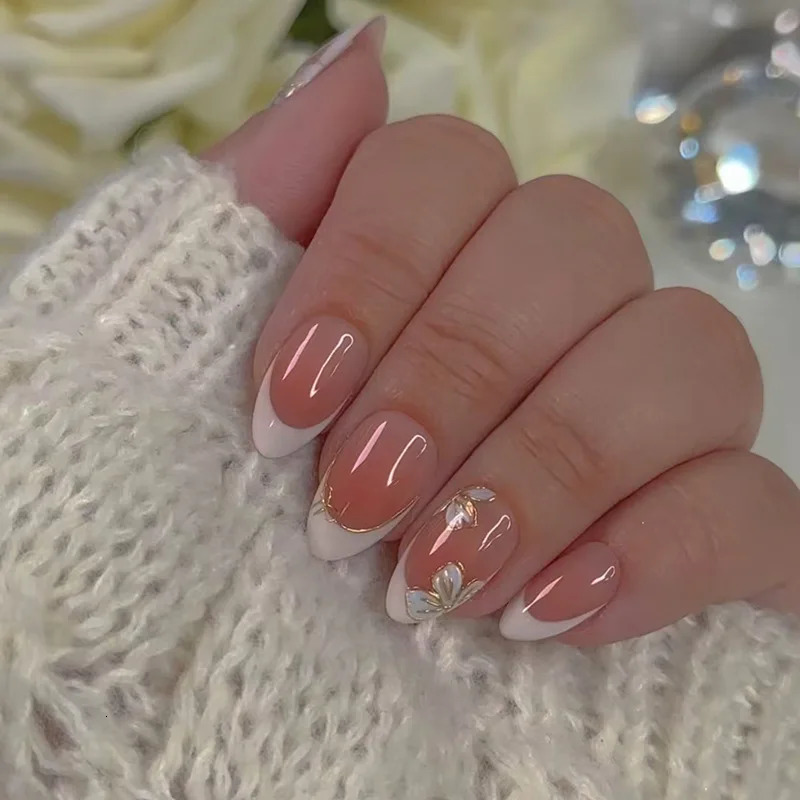 24Pcs Short Almond False Nails with Metal Starburst Press on Fake Nails Simple Wearable Artificial Full Cover Nails Tips 251013