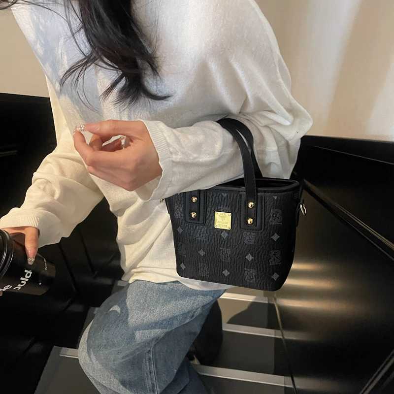Fiable Ladies Tote Bag Crossbody Purse Set Soft Leather Designer Handbags With Elegant Metal Accents D251014
