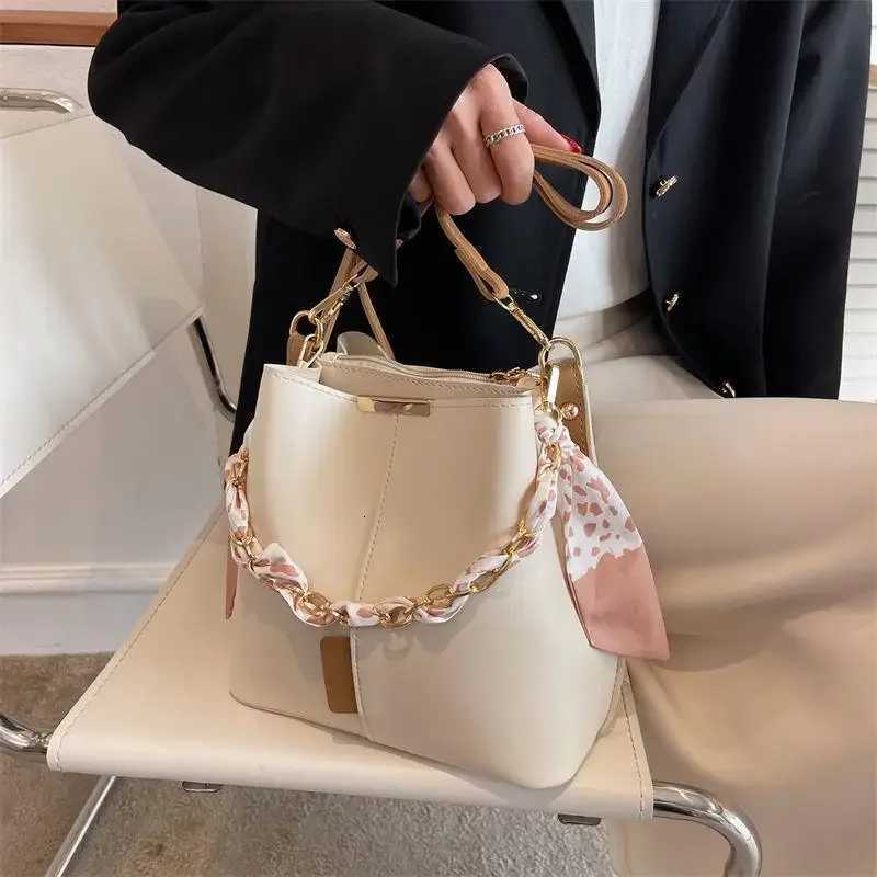 Fiable Large Capacity Bucket Bag Wens Crossbody Shoder Bag Spring Summer New Style Cmuter Handbag Quality Texture D251014