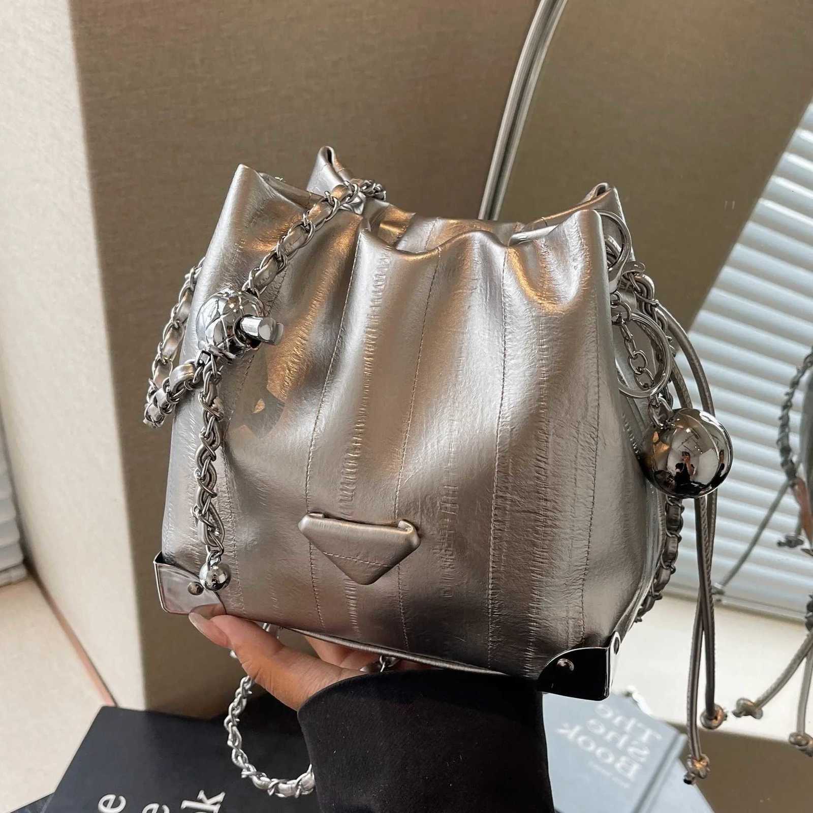 Large Capacity Wens Handbag Cmuter Shoder Tote Bucket Bag Fall New Style Neutral Minimalist Style Polyurethane Material D251014