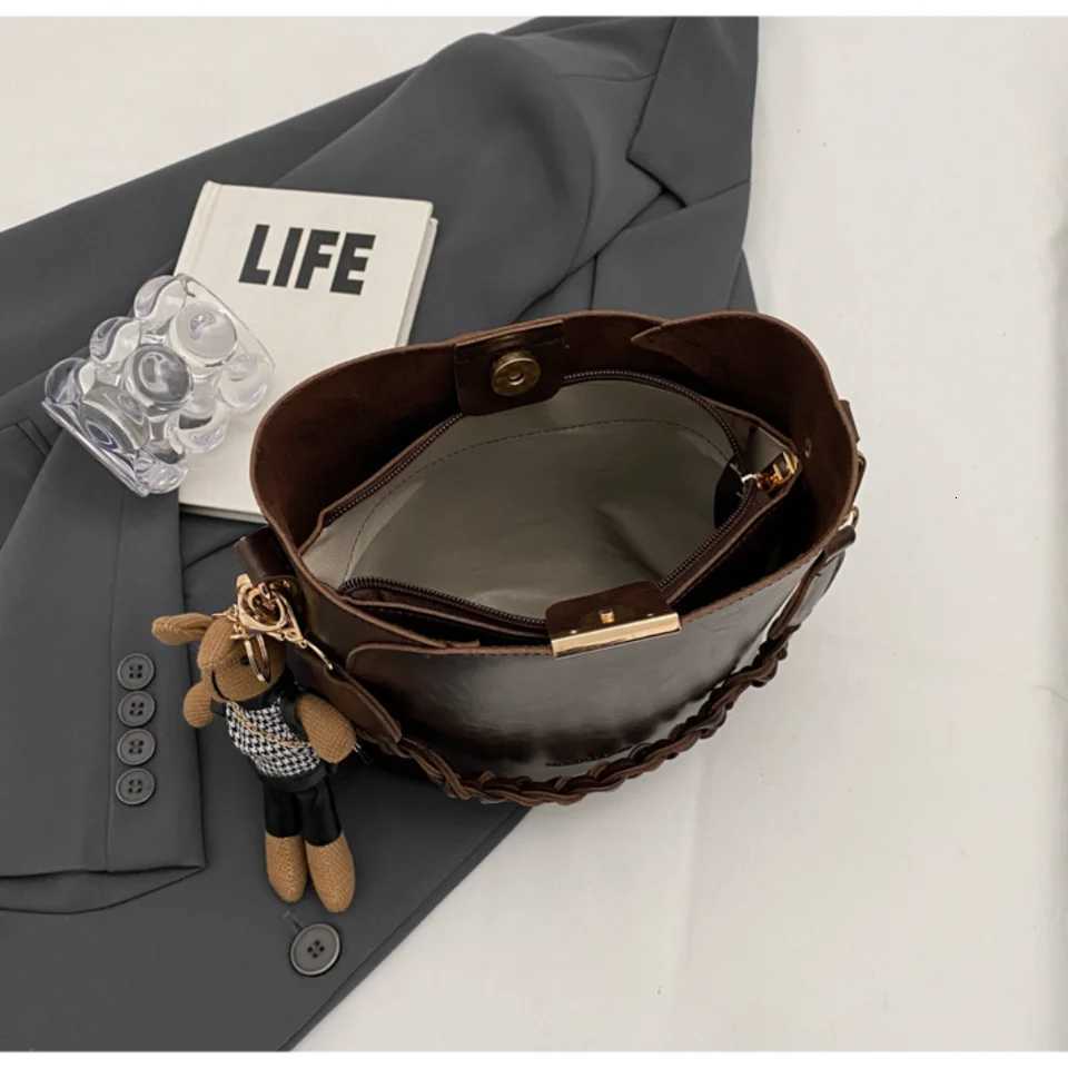 Wen Vintage Shoder Bag Fiable Bucket Crossbody Bags New Casual Wen Mini Crossbody Bag Versatile PU Leather Handbag D251014