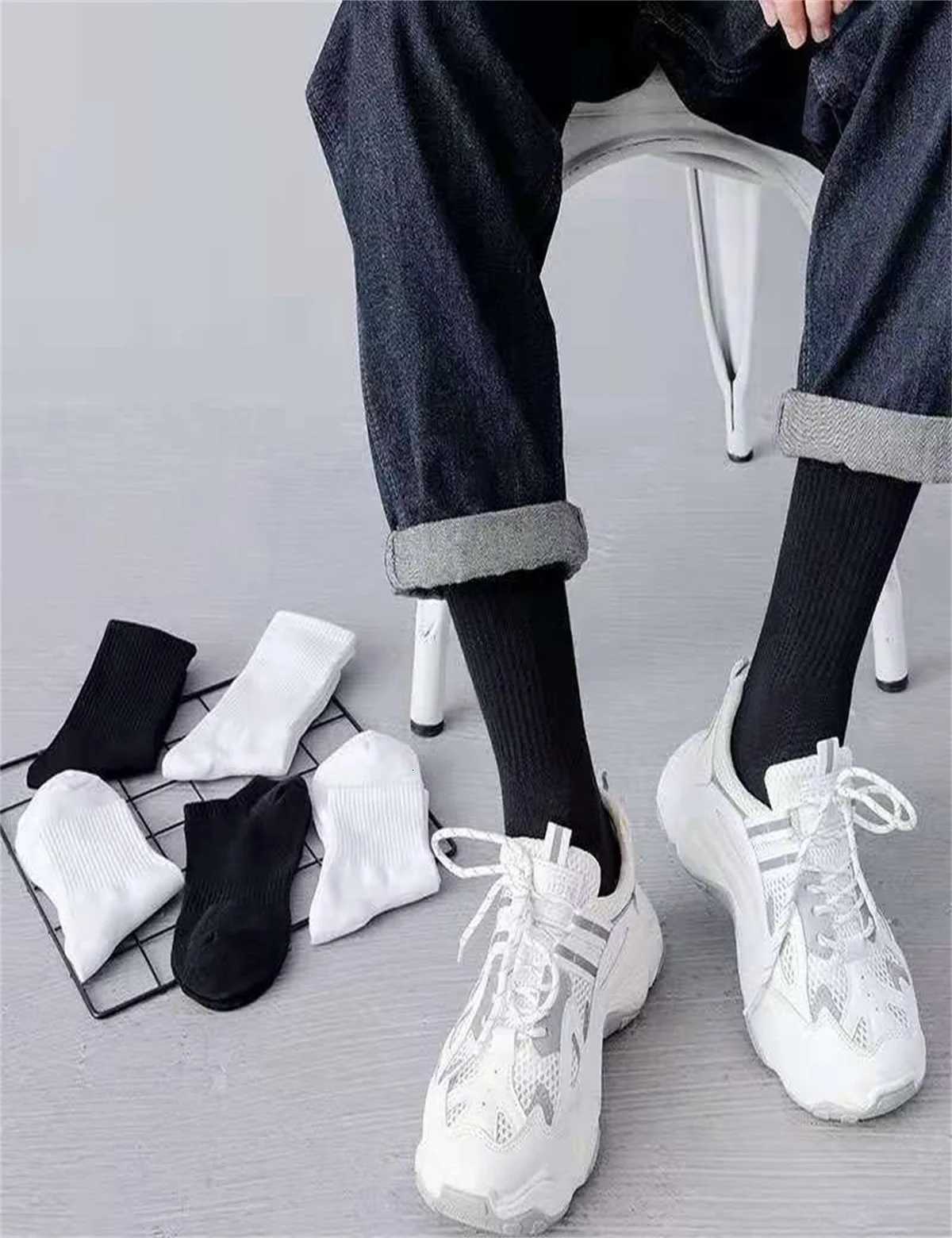36Pairs of Plain Black and White Socks Simple and Comfortable MidCalf Socks Suitable for Autumn and Winter Mens Socks H260513