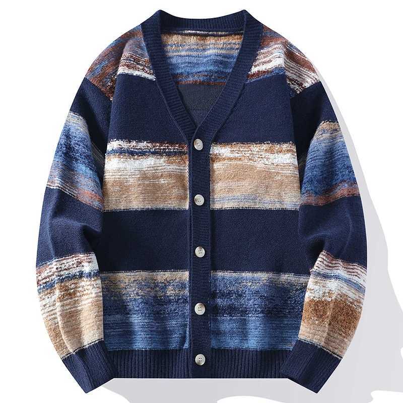 2024 AutumnWinter New Mens Casual Knitted Cardigan Vne Fashion Design Warm Japanese Versatile Sweater Cardigan W251014