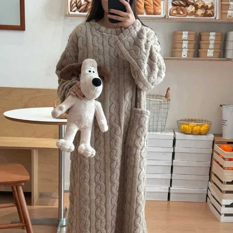 Winter Long Sleeve Double Pocket Flannel Nightgowns Women Loose Solid Sleepwear Jacquard Night Dress Thickened Warm Nightdress Y251013