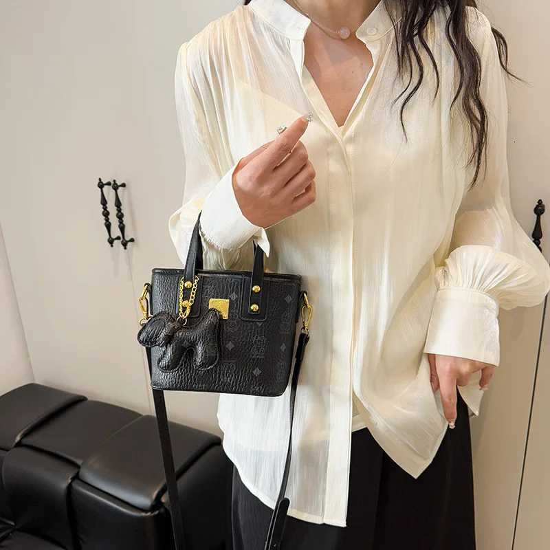 New in 2025 Wens Fiable Portable Bucket Bag High Quality Large Capacity Ideal as a Versatile Shoder and Crossbody Bag D251014