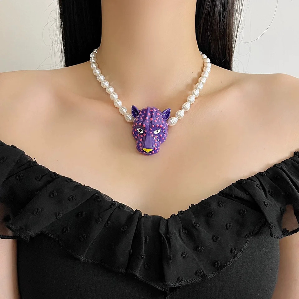 Exaggerated Retro Enamel Leopard Head Pendant Pearl Necklace Womens Fashion Collarbone Chain Party Jewelry Accessories 251010