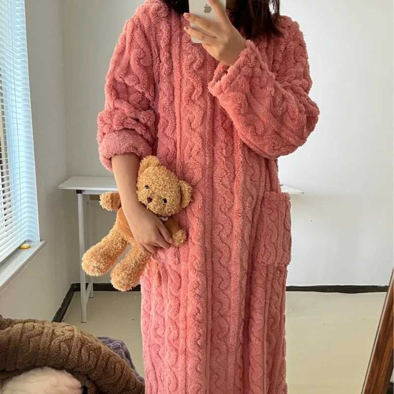 Thickened Warm Plus Size Ladies Pyjamas Flannel Winter Striped Coral Velvet LongSleeved Nightwear Bathrobe One Piece Pajamas Y251013
