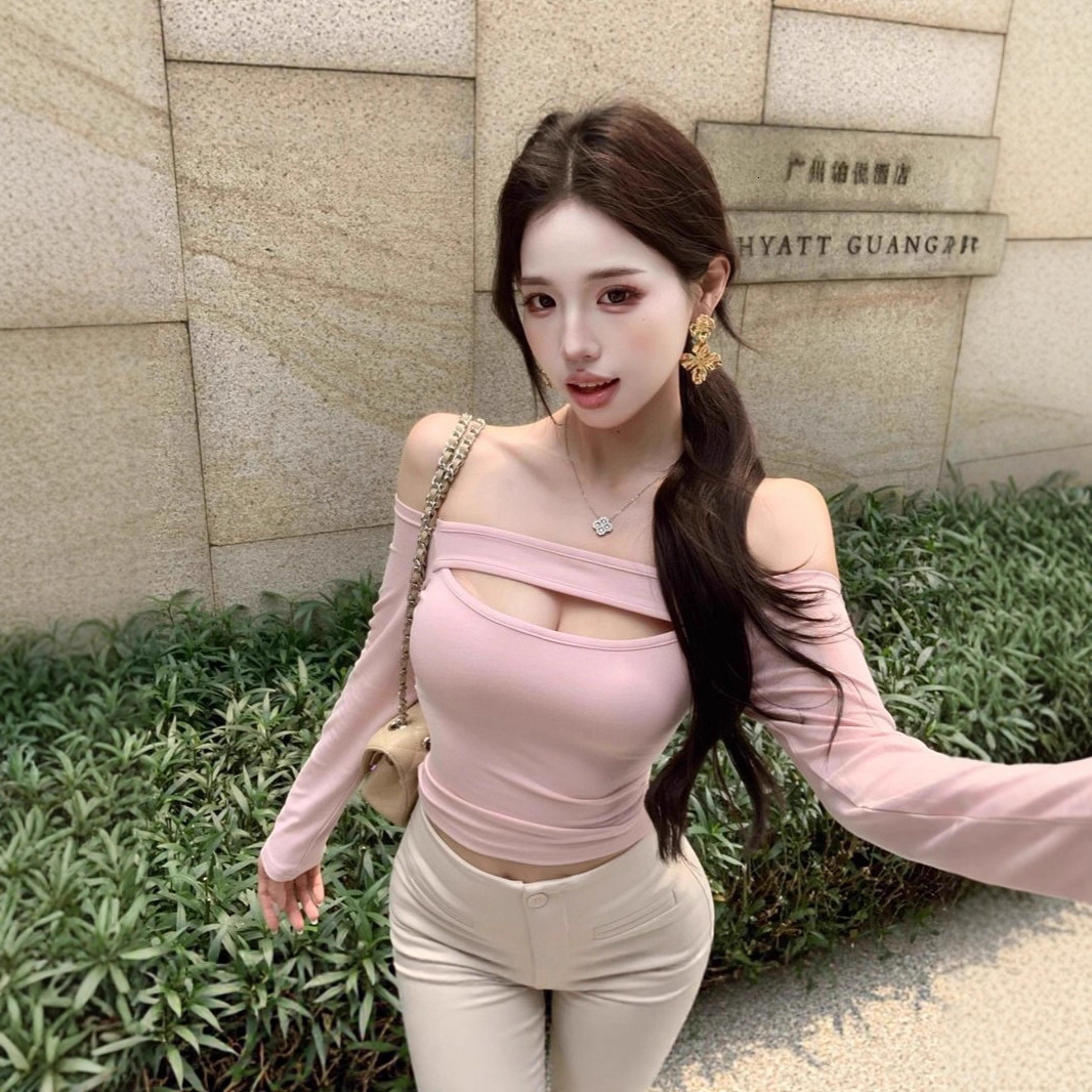 Spicy Sexy Long Sleeve TShirt for Women Early Autumn 2025 New Hollow Out Inner Layer OffShoulder Base Shirt Top 210514