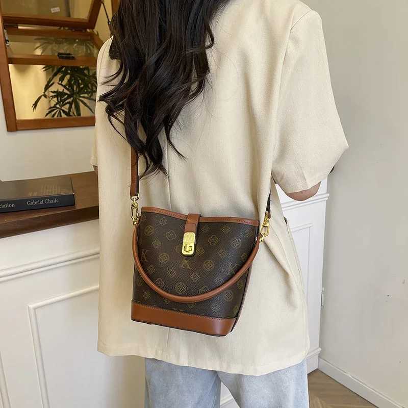 Trendy Parisian Crossbody Purse Wens Solid Color Tote Bag With Cmuter Design Luxury D251014