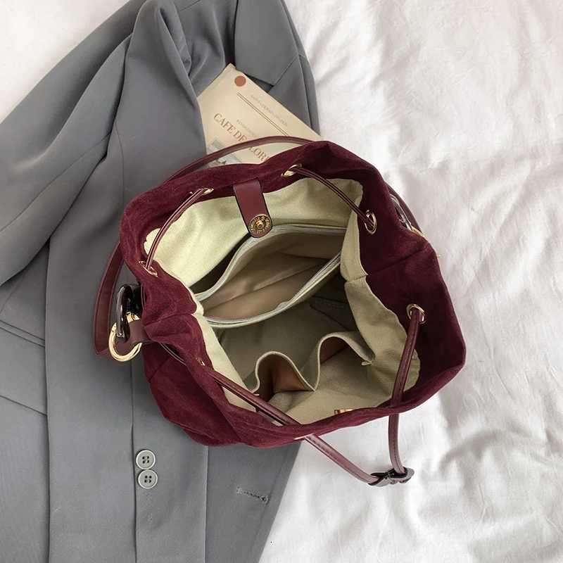 2025 Autumn Winter Shoder Crossbody Bags Faux Suede Crossbody Bags Drstring Bucket Bags Luxury Handbag Underarm Pouch D251014