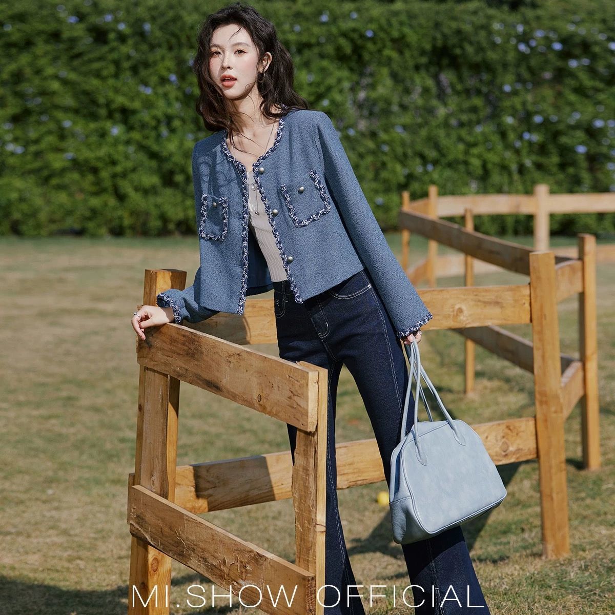 2025 autumn design and winter luxury new retro style designer jacket women's short jacket new shoulder pad slim patch satin ribbon small jacket