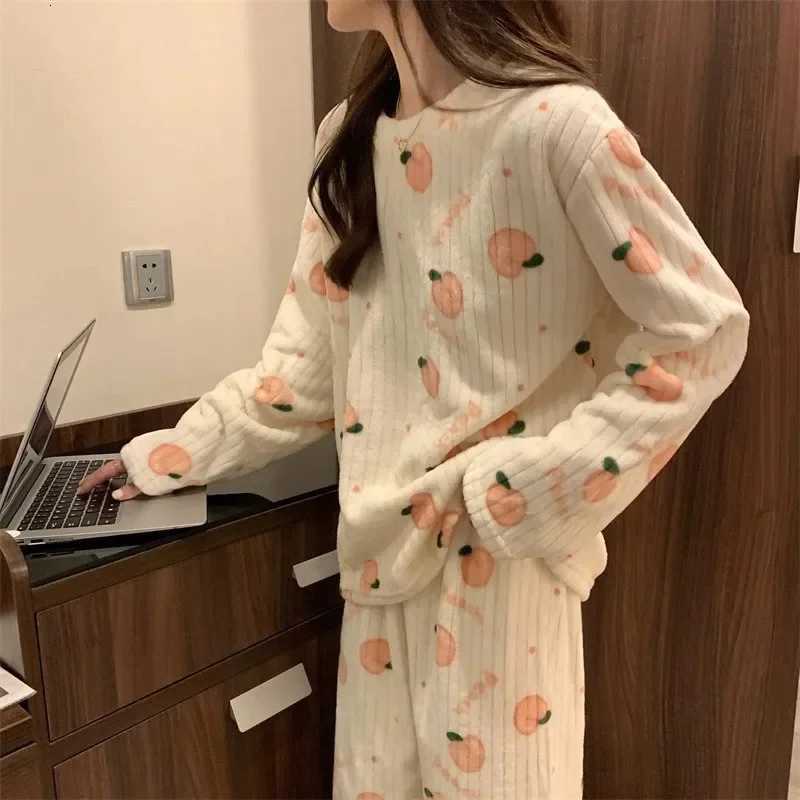 2025 Womens Coral Velvet Pajamas Set Autumn Winter Thickened Flannel Loungewear Cute Cardigan Long Loose Fashion Outer WearT251014