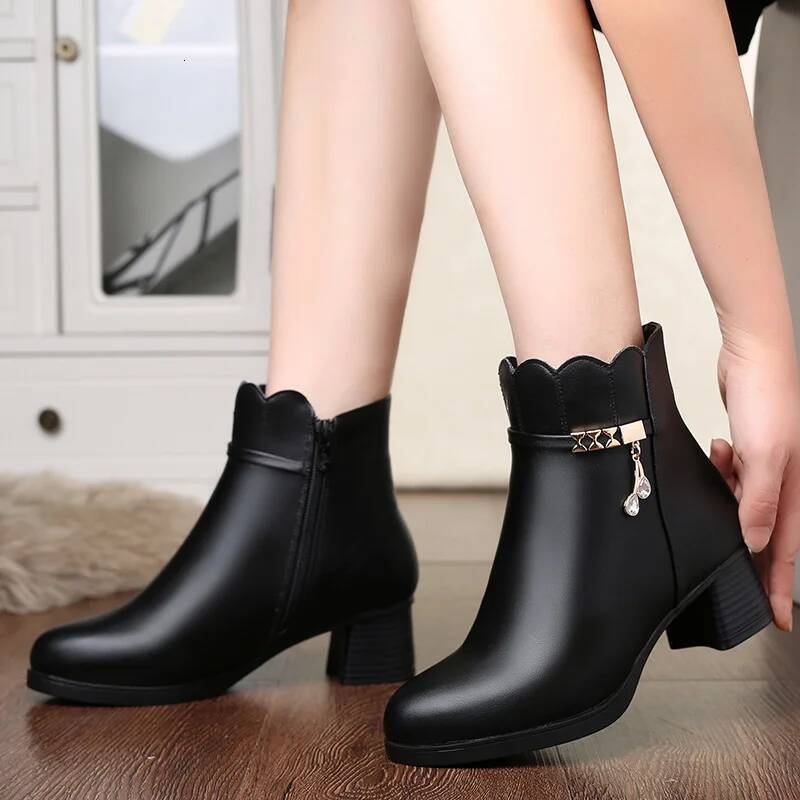 women's soft autumn and winter new designer shoes leather ankle boots snow boots smooth and warm plush casual and elegant thick heeled luxury sho