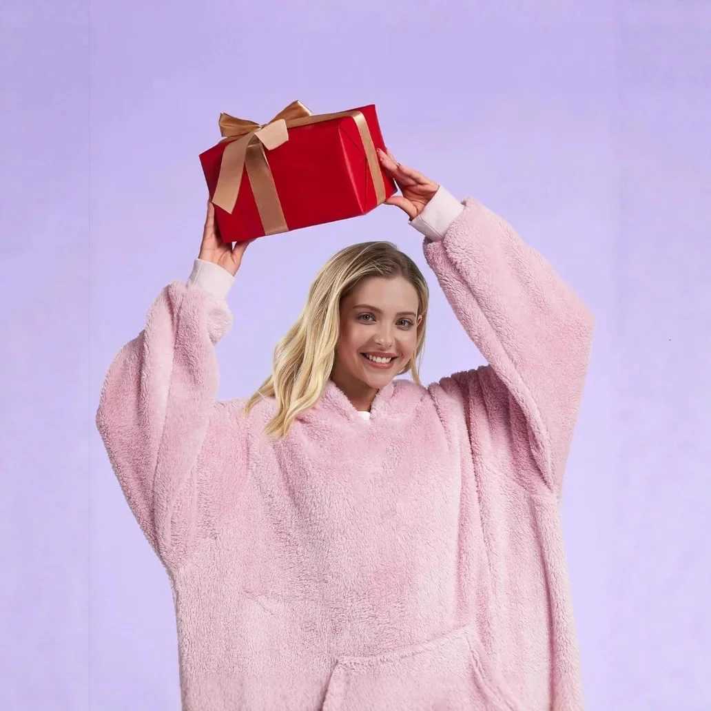 Winter Thickened Hoodie Blanket Women Casual Flannel Composite Dopaamine Color Hooded Sweatshirt with Pocket Polyester Fiber Y251013