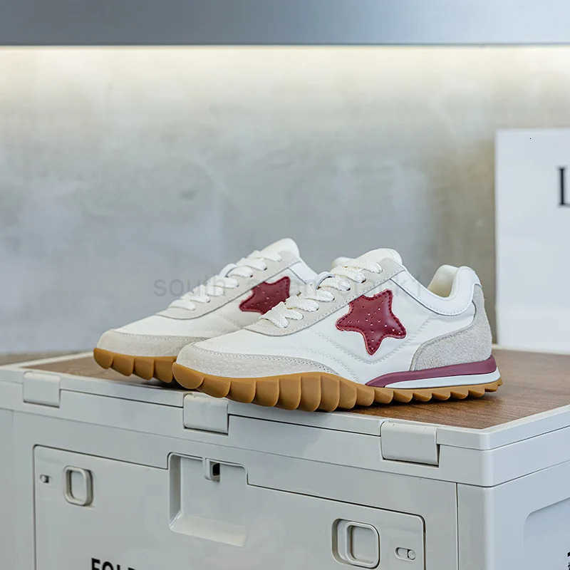 New Ins Trend Versatile Breathable Little White Shoes Casual Womens Sports Casual Board Leather Sneakers Laceup Z251014