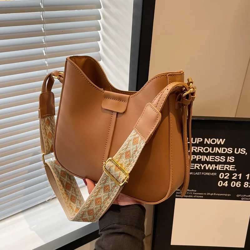 2025 Spring Vintage Shoder Bag for Wen Fi Wide Strap Bucket Bag Stylish Crossbody Purse Trendy Casual Handbag D251014