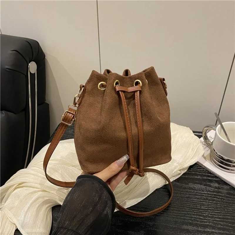 Famous Designer Leather Wens Crossbody Bag Luxury Brand Fiable Classic Elegant Vintage Cmuter Daily Bag D251014
