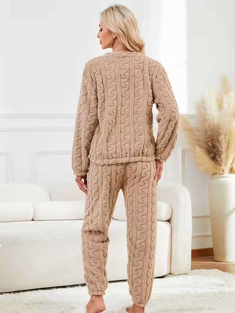 TwoPiece Autumn and Winter Pajama Set with Fleece Lining Thick Coral Velvet Home Wear Fashionable Warm LongSleeve Pants Sets Y251013