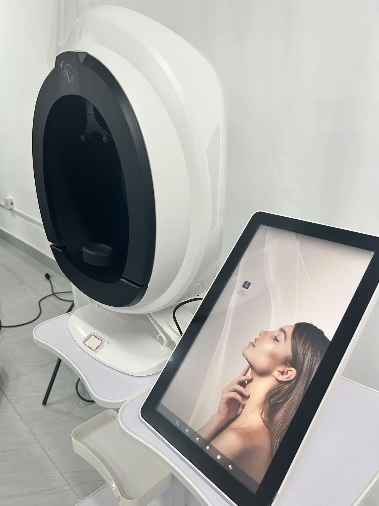 15.6 inch New 3D Facial Skin Analyzer Machine Skin Analyzer Facial Machine 8 Light Spectrum Skin Analysis Scanner