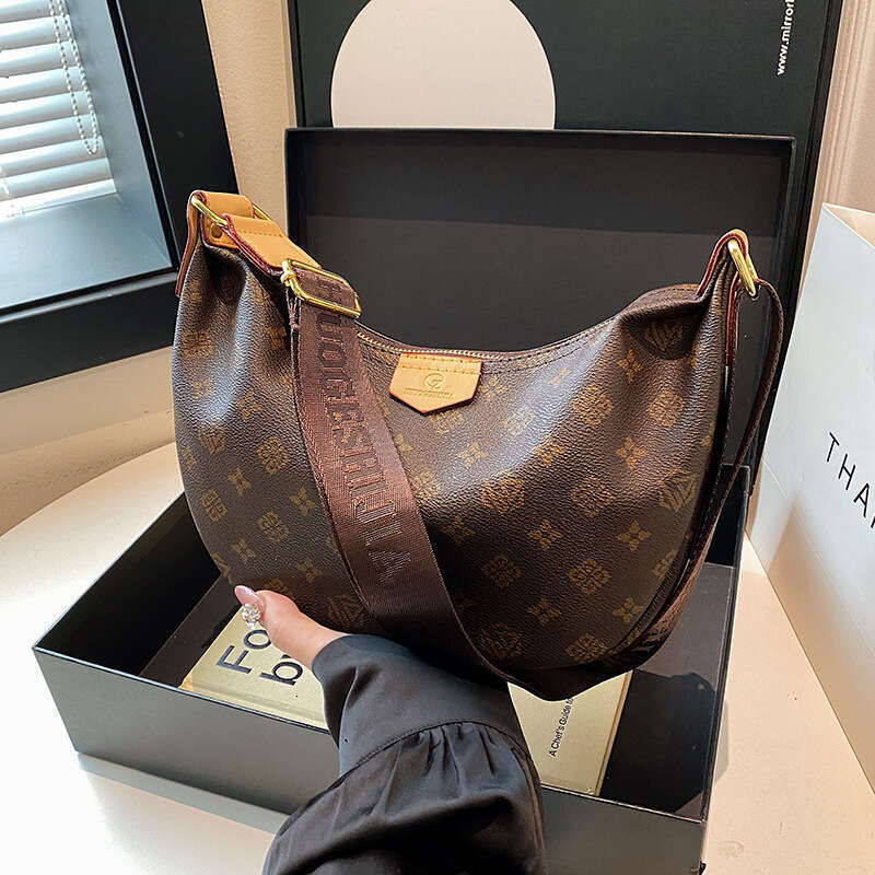 Color-Block Dumpling for Women 2025 New Fashion Large Capacity Crescent Casual Shoulder Crossbody Bag