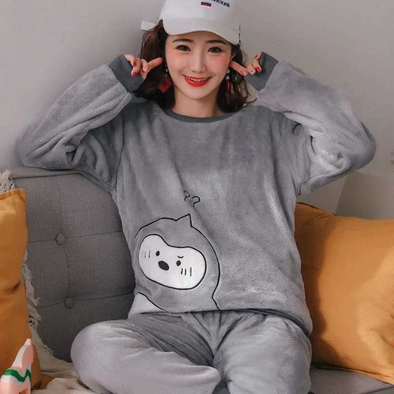 Thickened Warm Sleepwear for Winter Flannel ONeck Girl Loungewear 2PCS Set Ladies Pajamas Long Sleeves Cartoon Bear LoungewearT251014