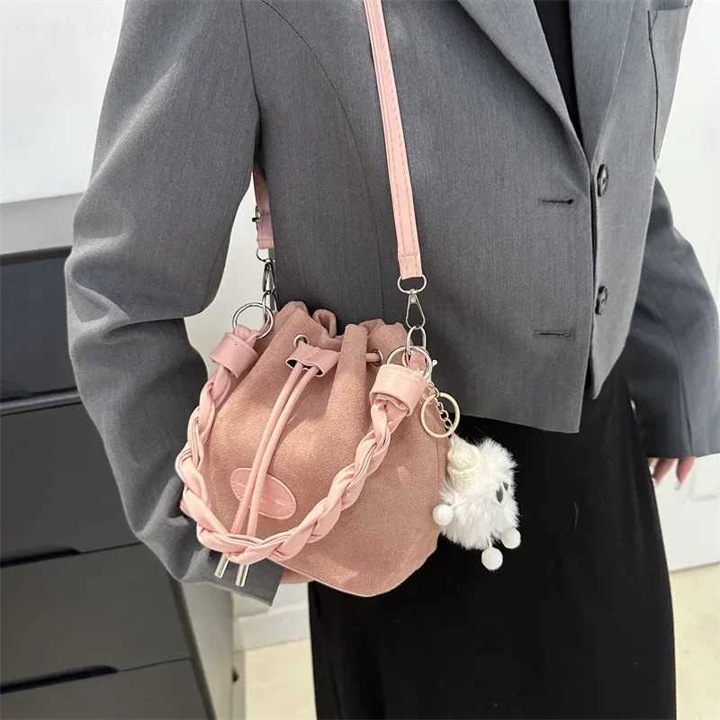 High Quality Trendy Bucket Bag Small Crossbody Handbag Wens Fiable Soft Polyer Single Strap Digging Pocket Interior D251014
