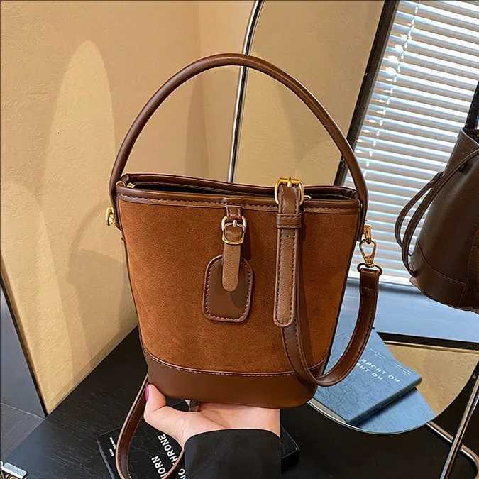 2025 Fall Winter Luxe Tote Bag Chic Bucket Purse for Wen Versatile Shoder Bag Fi Crossbody Tote Elegant Cmuter Bag D251014