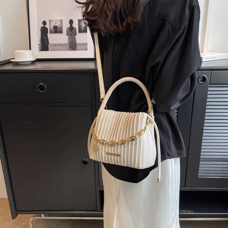 2025 Trendy Wens Crossbody Bag Fiable Chain Shoder Purse Stylish Bucket Bag Unique Versatile D251014