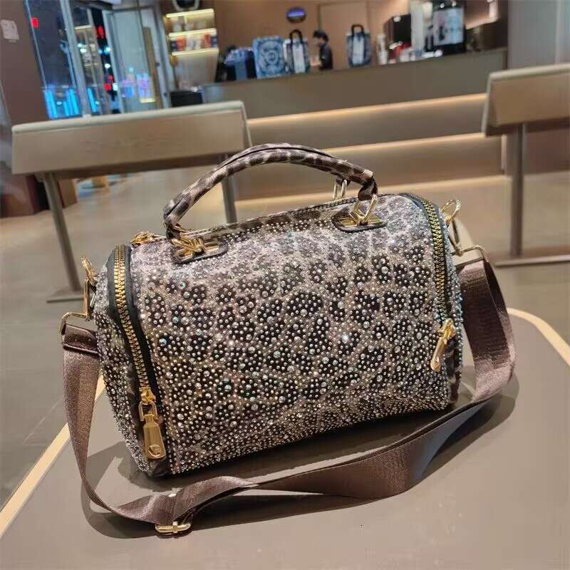 High-end Fashion Women's Bag with Rhinestones, Handbag, Large Capacity, Trendy Versatile, Shoulder and Crossbody Pillow Bag, New 2025 Model