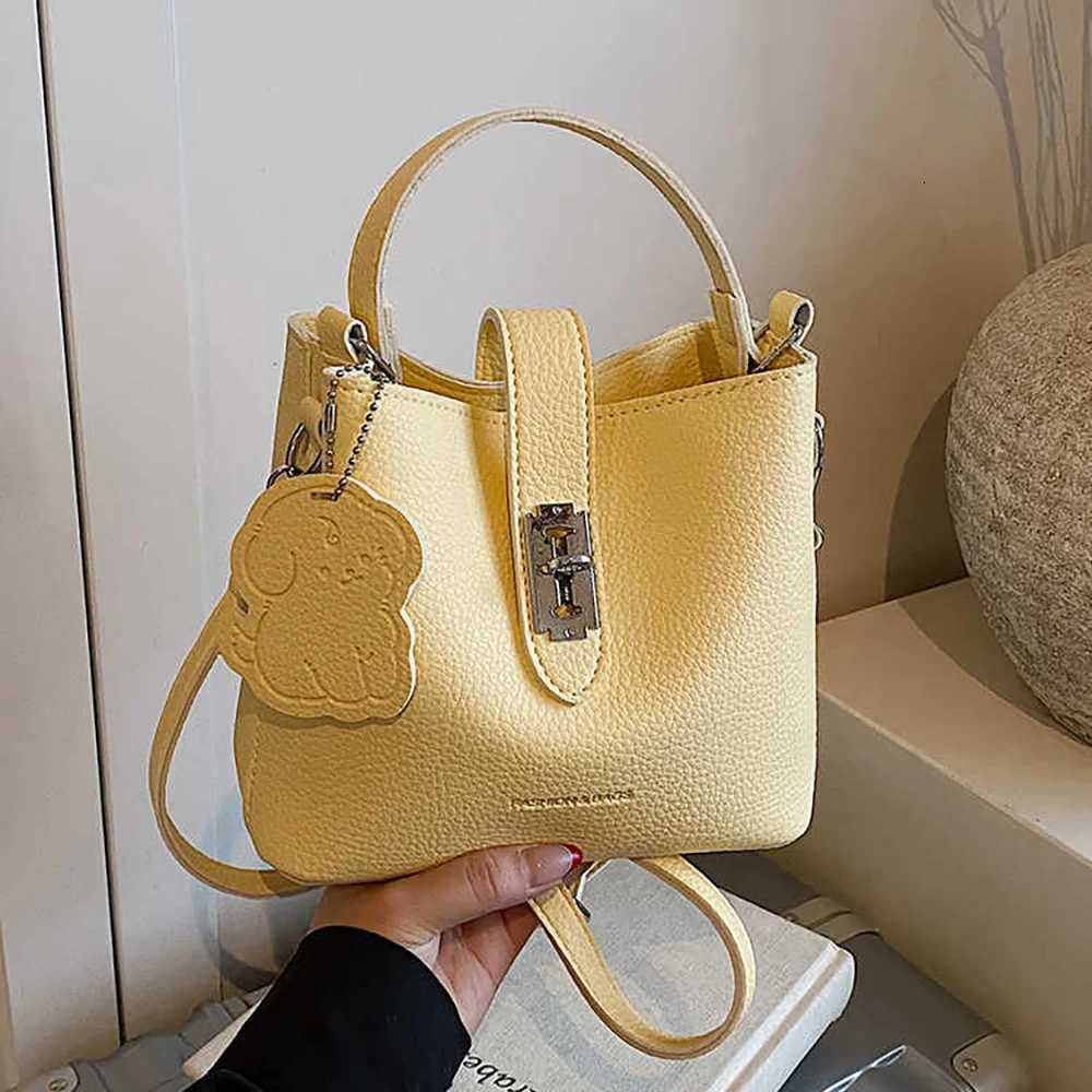 Summer Trendy Small Bucket Bag Wens 2025 New Highend Versatile Crossbody Bag Lychee Texture Tophandle Shoder Bags D251014