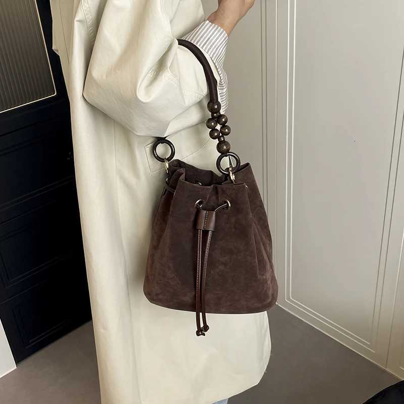 Autumn Winter Shoder Crossbody Bags Faux Suede Drstring Bucket Bags Vintage Cmute Handbag Designer Luxury Underarm Pouch D251014