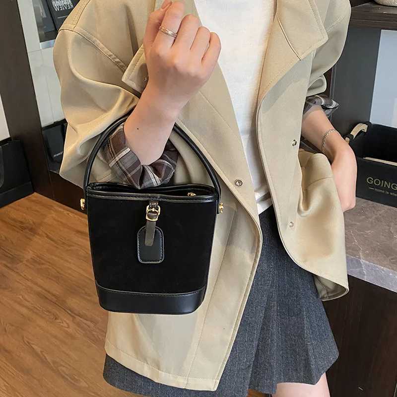 2025 Fall Winter Luxe Tote Bag Chic Bucket Purse for Wen Versatile Shoder Bag Fi Crossbody Tote Elegant Cmuter Bag D251014