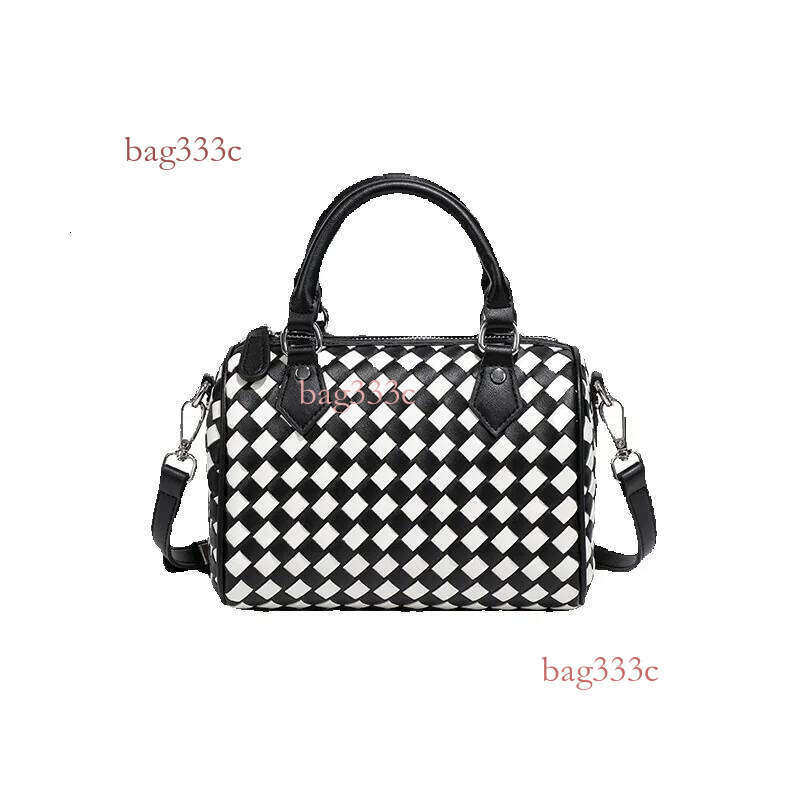 Large Capacity Women's New Classic Soft Leather Plaid Handbag Pillow Versatile Shoulder Boston Bag For Women Cowhide Woven Bag