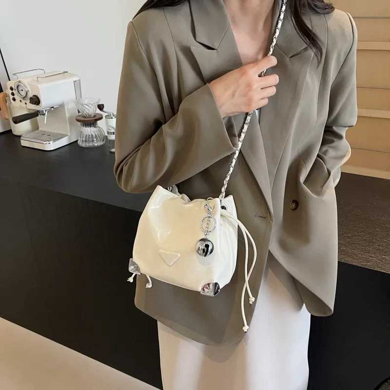 Large Capacity Wens Handbag Cmuter Shoder Tote Bucket Bag Fall New Style Neutral Minimalist Style Polyurethane Material D251014