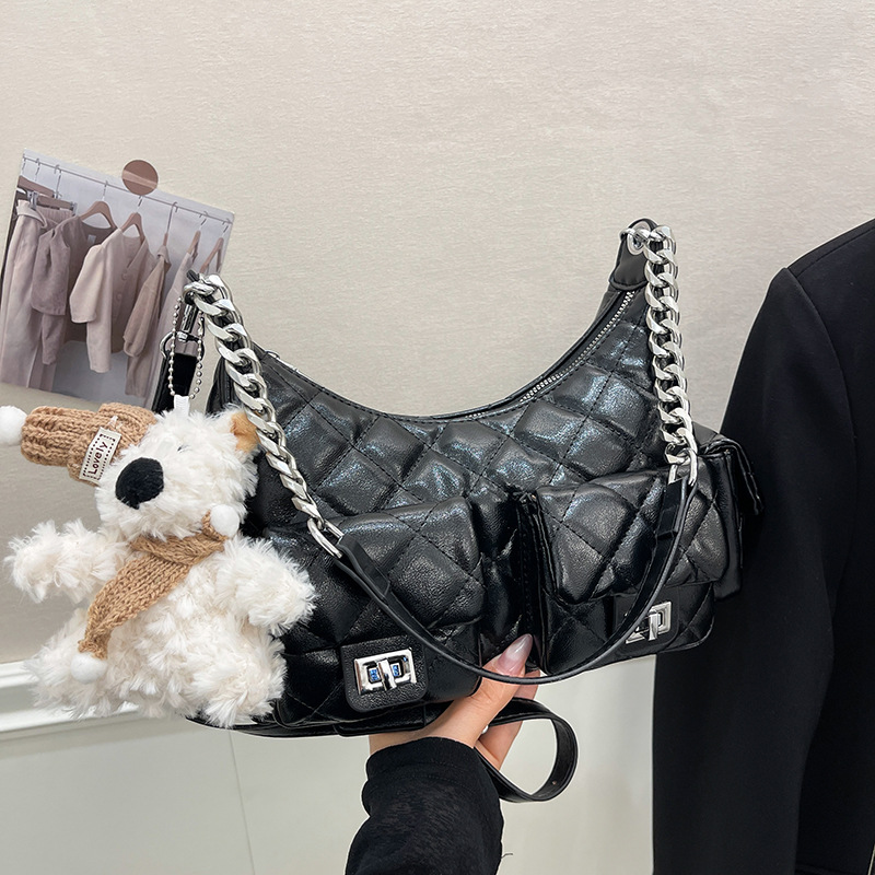 new Free delivery designer shoulder bag Casual and fashionable commuting shoulder bag simple and atmospheric