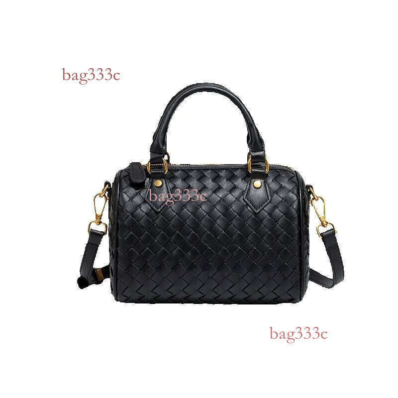 Large Capacity Women's New Classic Soft Leather Plaid Handbag Pillow Versatile Shoulder Boston Bag For Women Cowhide Woven Bag