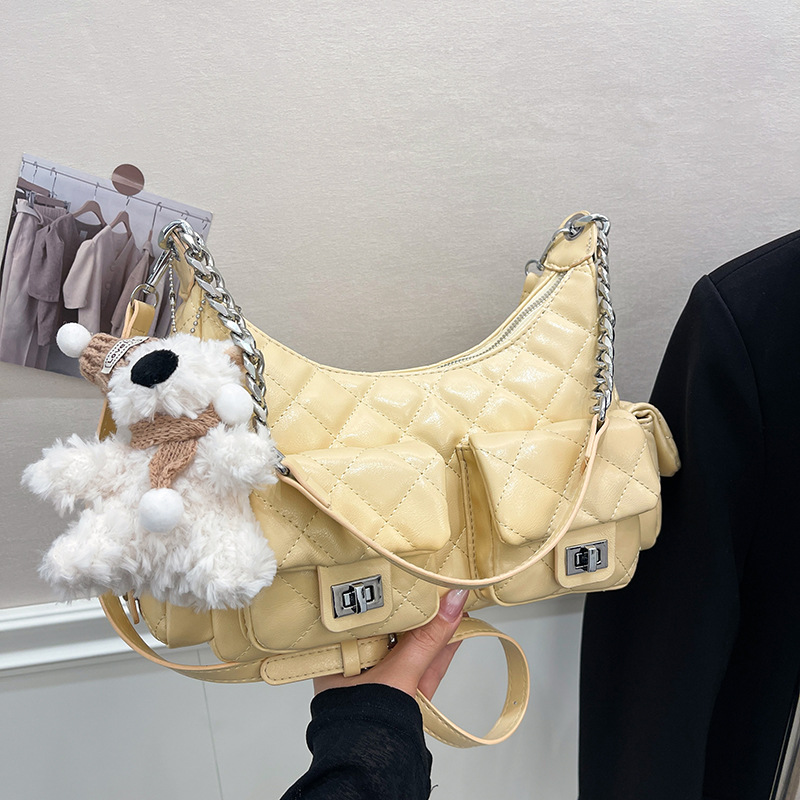 new Free delivery designer shoulder bag Casual and fashionable commuting shoulder bag simple and atmospheric