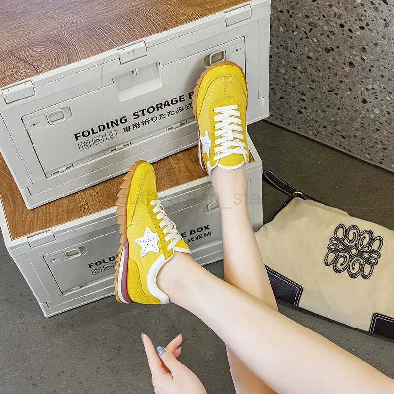 New Ins Trend Versatile Breathable Little White Shoes Casual Womens Sports Casual Board Leather Sneakers Laceup Z251014