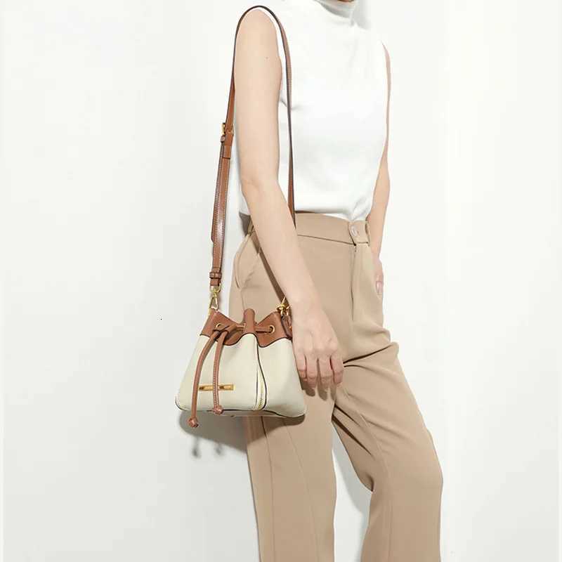 2025 Designer New Fi Fem Shoder Cross Body Bags Cowhide Short Handle bag Genuine Leather Wen Small Bucket Bags D251014