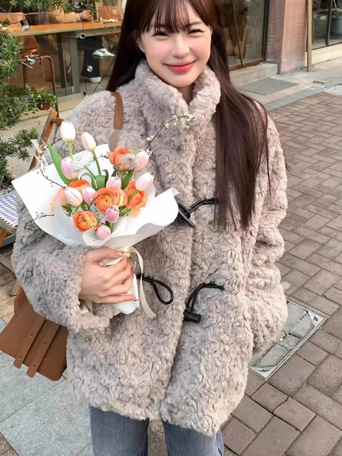 Autumn Winter Sle Stand Collar Buttoned Lamb Fur Jaet mid Length Leather Fur Inteated Warm Top for Women Commute Sle 251011